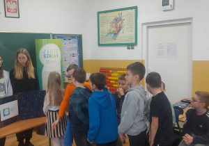 Drużyna Ambasadorów Edukacji Ekonomicznej w klasie 3a