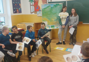 Drużyna Ambasadorów Edukacji Ekonomicznej w klasie 3a