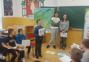 Drużyna Ambasadorów Edukacji Ekonomicznej w klasie 3a