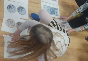Drużyna Ambasadorów Edukacji Ekonomicznej w klasie 3a