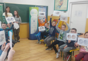 Drużyna Ambasadorów Edukacji Ekonomicznej w klasie 3a